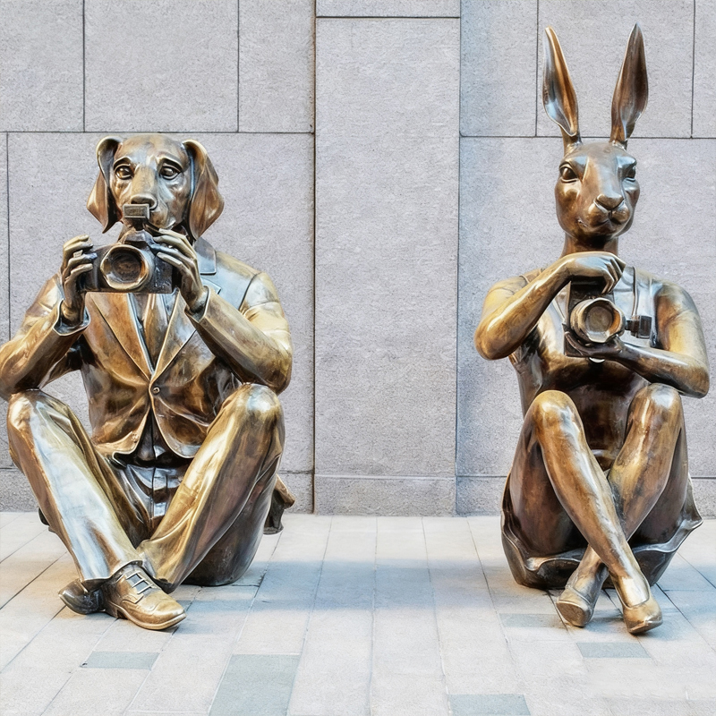 “مصور حيوانات” نحت موضوعي