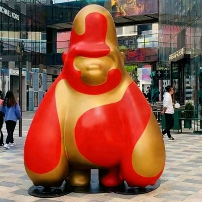 تمثال غوريلا كرتوني من الألياف الزجاجية